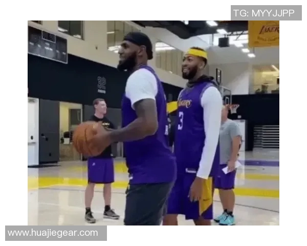 姚明在央视采访中畅谈篮球梦想与未来发展展望