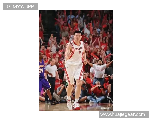 姚明秒板瞬间重现篮球传奇展现巨星风采与竞技精神 姚明秒板瞬间重现篮球传奇展现巨星风采与竞技精神