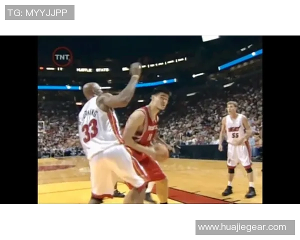 姚明惊艳全场的隔扣篮瞬间引发球迷热议与回忆 姚明惊艳全场的隔扣篮瞬间引发球迷热议与回忆