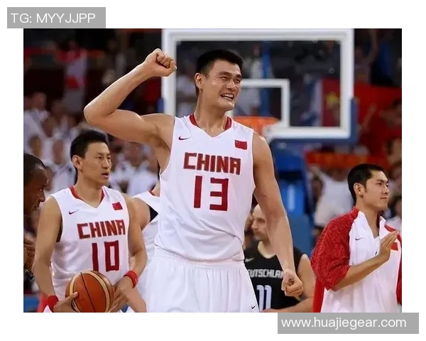 姚明身高与体型的完美结合展现出篮球巨星的独特魅力与运动员的力量美 姚明身高与体型的完美结合展现出篮球巨星的独特魅力与运动员的力量美