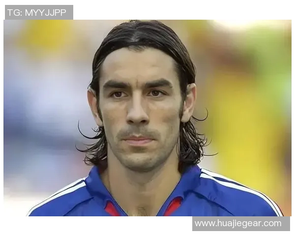 法国足球明星皮雷的辉煌职业生涯与对足球的热爱之路