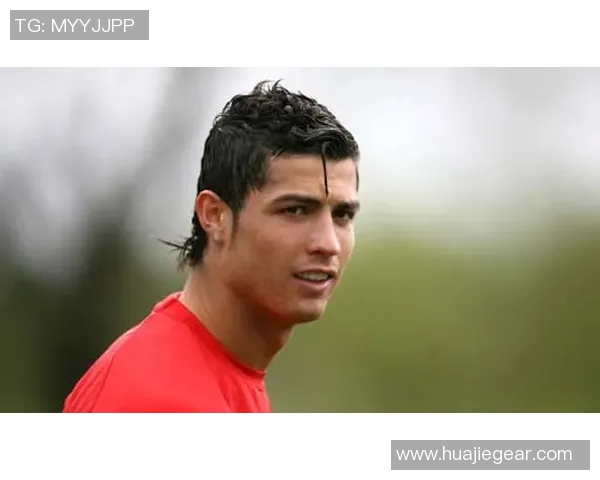 足球明星发型大比拼各种风格尽显个性与魅力的精彩瞬间 足球明星发型大比拼各种风格尽显个性与魅力的精彩瞬间