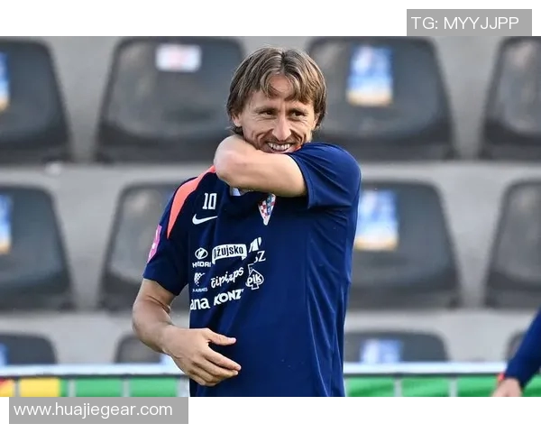 克罗地亚足球明星金左脚的传奇故事与辉煌成就揭秘 克罗地亚足球明星金左脚的传奇故事与辉煌成就揭秘