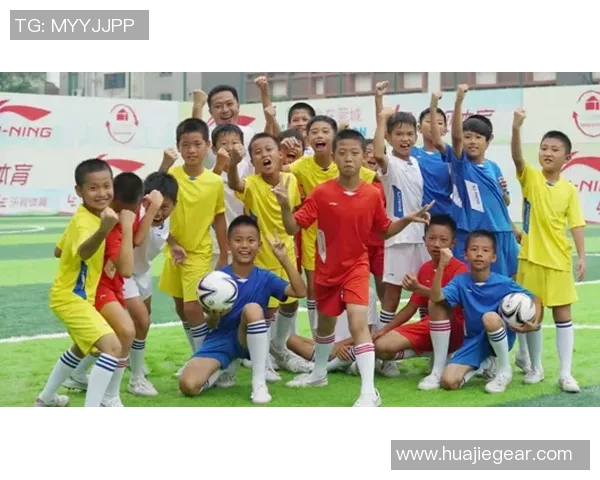 当今足球明星的璀璨星空与他们背后的传奇故事探秘 当今足球明星的璀璨星空与他们背后的传奇故事探秘