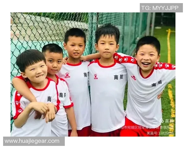 与足球明星一对一较量的热血青春故事