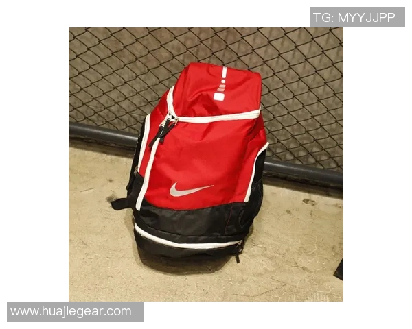 足球明星手包与背包的时尚潮流探索与搭配技巧分享