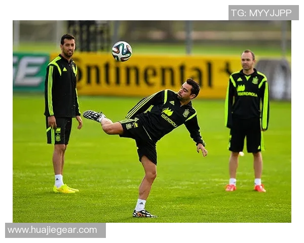 圣地亚哥与希金斯的精彩对决揭示足球战术与团队合作的完美结合