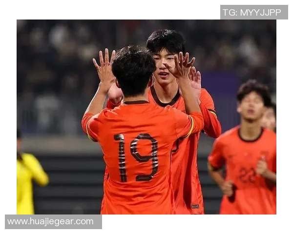 中场吊射国足展现绝佳技艺助力球队逆转局势引发球迷热议